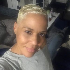 Meet your Posher, Monique